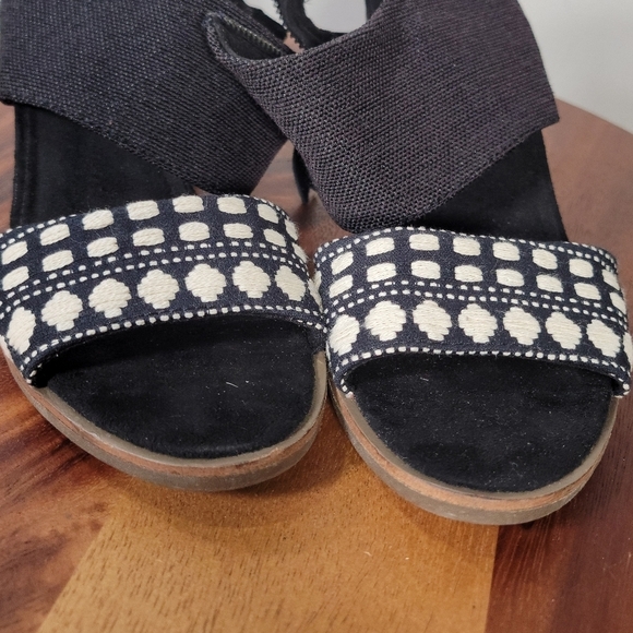 Toms Majorca Cut Out Sandals Size 8 Black Cream Boho Wood Block Heels - Picture 15 of 16